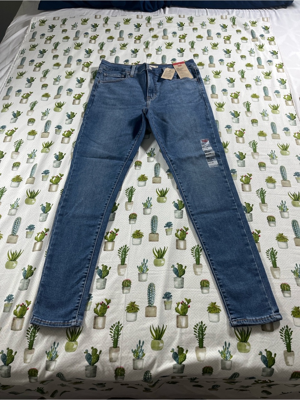 Levi’s 720 High-Rise Super Skinny NWT Women’s 31X30 Red Tab Blue Jeans